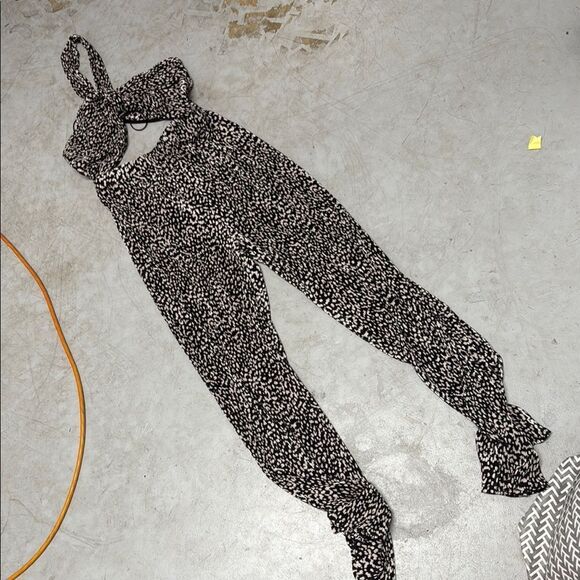 LPA Black and White Pattern Jumpsuit with Cut Out Middle - Size Medium LIKE NEW - Picture 3 of 4